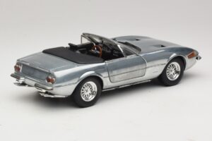 Ferrari 365 GTS Chrome Silver Hot Wheels 1:18 25738 Metaal — afbeelding 3 van 8