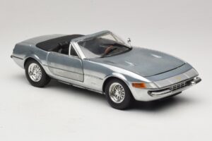 Ferrari 365 GTS Chrome Silver Hot Wheels 1:18 25738 Metaal — afbeelding 6 van 8
