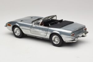 Ferrari 365 GTS Chrome Silver Hot Wheels 1:18 25738 Metaal — afbeelding 7 van 8