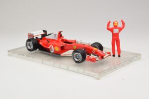Ferrari F2004 #1 M. Schumacher F1 World Champion 2004 Met Racepak Hot Wheels 1:18 B66221 Metaal — afbeelding 4 van 6
