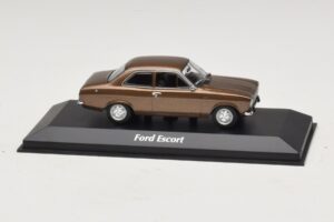 Ford Escort Mk1 Bruin Metallic Maxichamps 1:43 Ford Escort Mk1 Bruin Metallic Maxichamps 1:43 940081000 Metaal