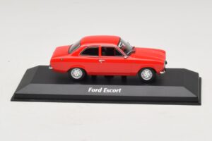 Ford Escort Mk1 Rood Maxichamps 1:43 Ford Escort Mk1 Rood Maxichamps 1:43 940081001 Metaal