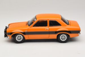 Ford Escort Mk1 RS1600 AVO Oranje Met Zwarte Strepen Minichamps 1:18 100688104 Metaal — afbeelding 4 van 8