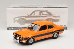 Ford Escort Mk1 RS1600 AVO Oranje Met Zwarte Strepen Minichamps 1:18 100688104 Metaal — afbeelding 8 van 8