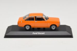 Ford Escort Mk2 Oranje Maxichamps 1:43 Ford Escort Mk2 Oranje Maxichamps 1:43 940084101 Metaal