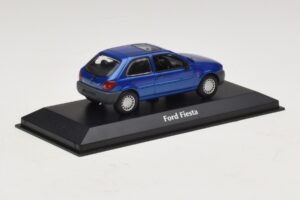 Ford Fiesta Mk4 Blauw Metallic Maxichamps 1:43 940085061 Metaal — afbeelding 2 van 5