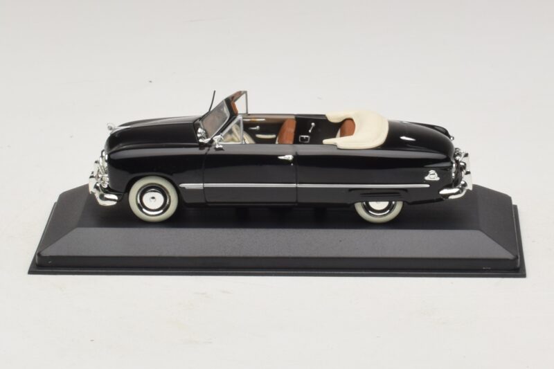 Ford FL Cabriolet Zwart Minichamps 1:43 400082231 Metaal