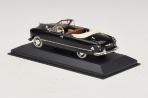 Ford FL Cabriolet Zwart Minichamps 1:43 400082231 Metaal — afbeelding 3 van 5