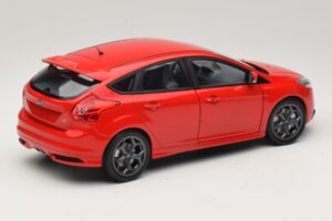 Ford Focus ST Mk2 Rood Minichamps 1:18 110082002 Metaal — afbeelding 3 van 8