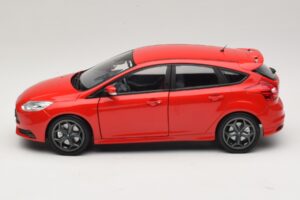 Ford Focus ST Mk2 Rood Minichamps 1:18 110082002 Metaal — afbeelding 4 van 8