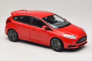 Ford Focus ST Mk2 Rood Minichamps 1:18 110082002 Metaal — afbeelding 6 van 8