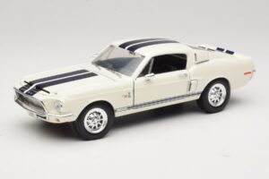 Ford Shelby GT500KR Wit Road Legends 1:18 92168 Metaal