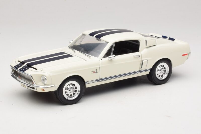 Ford Shelby GT500KR Wit Road Legends 1:18 92168 Metaal