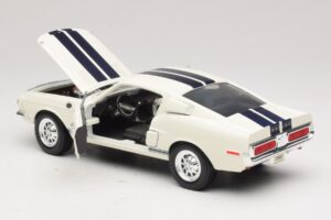 Ford Shelby GT500KR Wit Road Legends 1:18 92168 Metaal — afbeelding 5 van 8