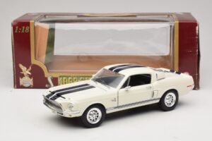 Ford Shelby GT500KR Wit Road Legends 1:18 92168 Metaal — afbeelding 8 van 8