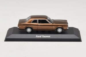 Ford Taunus TC Bruin Metallic Maxichamps 1:43 Ford Taunus TC Bruin Metallic Maxichamps 1:43 940081300 Metaal