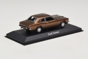 Ford Taunus TC Bruin Metallic Maxichamps 1:43 940081300 Metaal — afbeelding 2 van 5