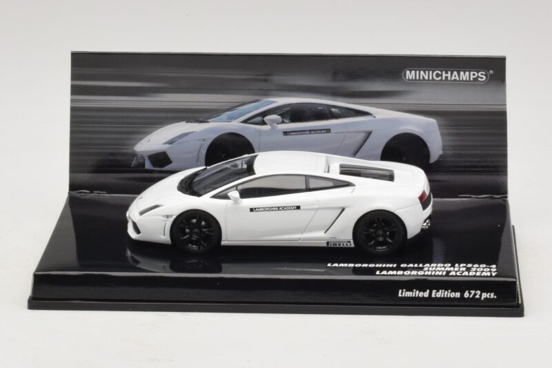 Lamborghini Gallardo LP560-4 Academy Wit Minichamps 1:43 436103801 Metaal