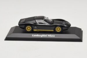 Lamborghini Miura P400 Zwart Maxichamps 1:43 Lamborghini Miura P400 Zwart Maxichamps 1:43 940103000 Metaal