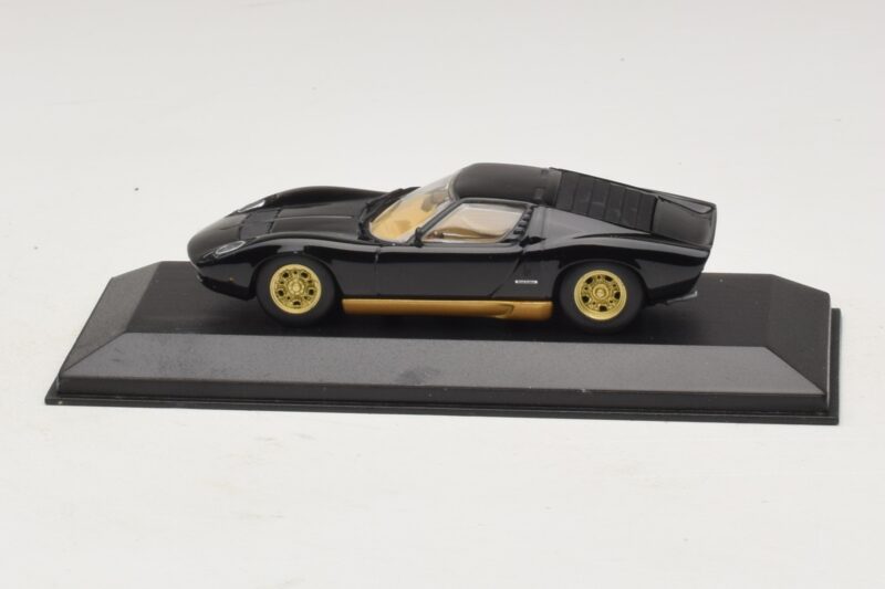 Lamborghini Miura P400 Zwart Minichamps 1:43 Lamborghini Miura P400 Zwart Minichamps 1:43 430103004 Metaal