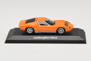 Lamborghini Miura P400 Oranje Maxichamps 1:43 Lamborghini Miura P400 Oranje Maxichamps 1:43 940103001 Metaal
