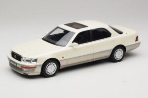 Lexus LS 400 XF10 Diamond White Pearl Otto 1:18 Lexus LS 400 XF10 Diamond White Pearl Otto 1:18 OT1277 Hars