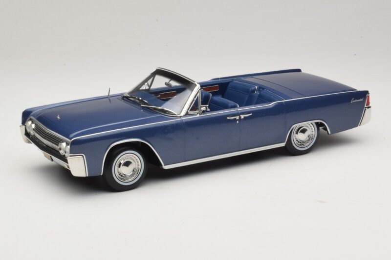 Lincoln Continental Convertible Blauw Metallic The Lincoln Lawyer KK-Scale 1:18 KKDC181522 Metaal