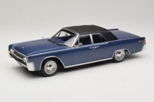 Lincoln Continental Convertible Blauw Metallic The Lincoln Lawyer KK-Scale 1:18 KKDC181522 Metaal — afbeelding 2 van 7