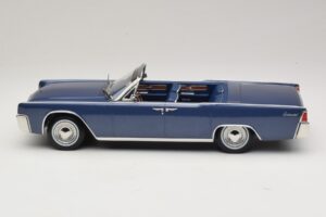 Lincoln Continental Convertible Blauw Metallic The Lincoln Lawyer KK-Scale 1:18 KKDC181522 Metaal — afbeelding 4 van 7