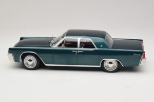 Lincoln Continental Donkergroen Metallic Matrix Reloaded & Revolutions KK-Scale 1:18 KKDC181481 Metaal — afbeelding 3 van 6