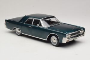 Lincoln Continental Donkergroen Metallic Matrix Reloaded & Revolutions KK-Scale 1:18 KKDC181481 Metaal — afbeelding 4 van 6