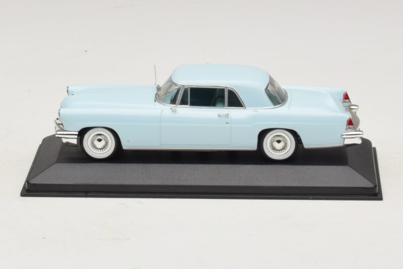 Lincoln Continental Mark II Lichtblauw Minichamps 1:43 400082304 Metaal