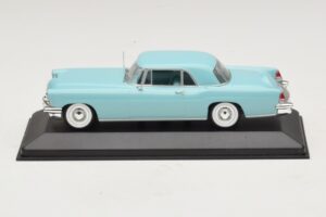 Lincoln Continental Mark II Turkoois Minichamps 1:43 Lincoln Continental Mark II Turkoois Minichamps 1:43 400082305 Metaal
