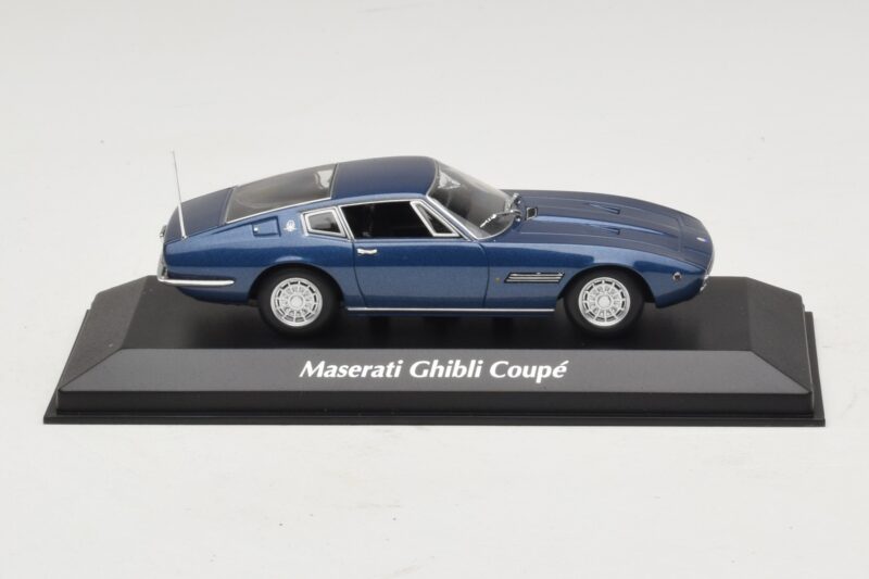 Maserati Ghibli Blauw Metallic Maxichamps 1:43 940123321 Metaal
