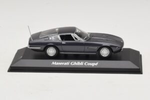 Maserati Ghibli Bruin Metallic Maxichamps 1:43 Maserati Ghibli Bruin Metallic Maxichamps 1:43 940123320 Metaal