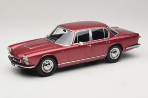 Maserati Quattroporte I Rood Metallic KK-Scale 1:18 Maserati Quattroporte I Rood Metallic KK-Scale 1:18 KKDC181512 Metaal