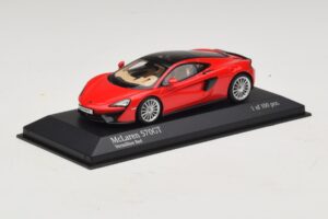 McLaren 570GT Vermillion Red Minichamps 1:43 537154522 Metaal — afbeelding 2 van 5