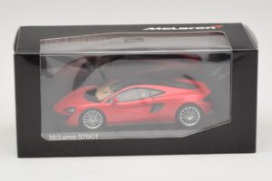 McLaren 570GT Vermillion Red Minichamps 1:43 537154522 Metaal — afbeelding 5 van 5