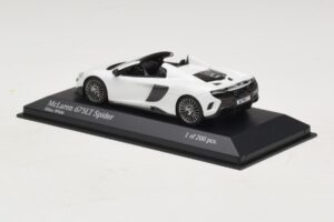 McLaren 675LT Spider Silica White Minichamps 1:43 537154432 Metaal — afbeelding 3 van 5
