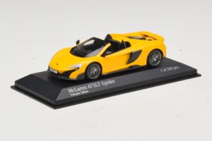 McLaren 675LT Spider Volcano Yellow Minichamps 1:43 537154430 Metaal — afbeelding 2 van 5