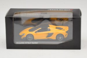 McLaren 675LT Spider Volcano Yellow Minichamps 1:43 537154430 Metaal — afbeelding 5 van 5