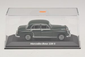 Mercedes 220 S W180 Donkergroen Maxichamps 1:43 940033001 Metaal — afbeelding 4 van 5