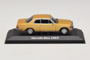 Mercedes 230 CE C123 Goud Metallic Maxichamps 1:43 940032220 Metaal