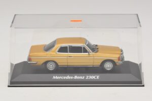 Mercedes 230 CE C123 Goud Metallic Maxichamps 1:43 940032220 Metaal — afbeelding 4 van 5