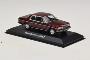 Mercedes 230 CE C123 Rood Maxichamps 1:43 940032221 Metaal — afbeelding 3 van 5