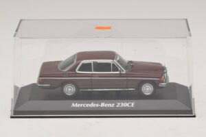 Mercedes 230 CE C123 Rood Maxichamps 1:43 940032221 Metaal — afbeelding 4 van 5