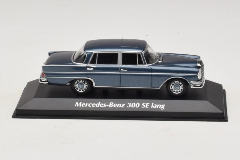 Mercedes 300 SE W112 Lang Blauw Metallic Maxichamps 1:43 940035200 Metaal
