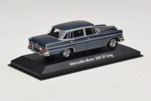 Mercedes 300 SE W112 Lang Blauw Metallic Maxichamps 1:43 940035200 Metaal — afbeelding 2 van 5