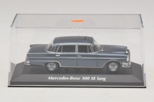 Mercedes 300 SE W112 Lang Blauw Metallic Maxichamps 1:43 940035200 Metaal — afbeelding 4 van 5