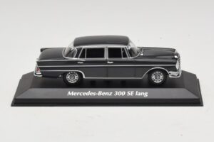 Mercedes 300 SE W112 Lang Donkergrijs Maxichamps 1:43 940035201 Metaal